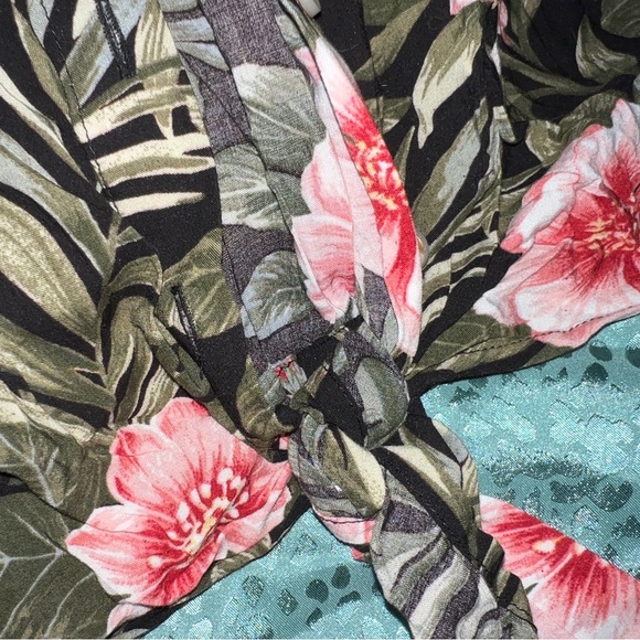 AE Floral Button Up Crop Top With Tie Bottom - Picture 4 of 4